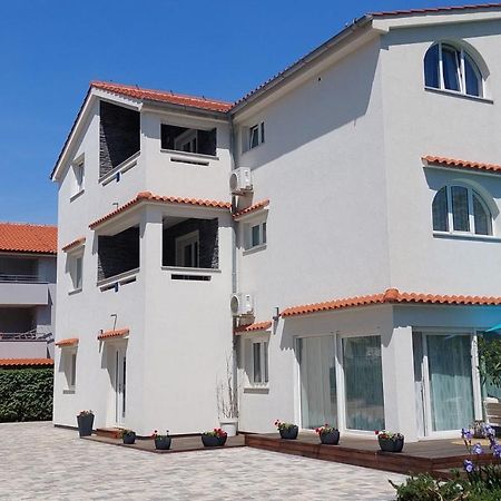 Apartments Matea I Башка Экстерьер фото