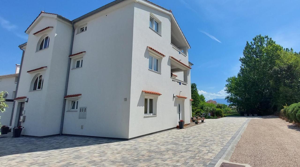 Apartments Matea I Башка Экстерьер фото